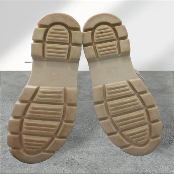 Dr martens comb style lace up boots size 9 light gray - Picture 4 of 15